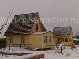 брусовой деревянный дом и баня